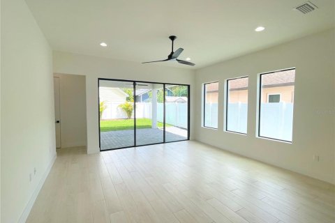 House in Orlando, Florida 4 bedrooms, 287.25 sq.m. № 1735095 - photo 14