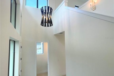 House in Orlando, Florida 4 bedrooms, 287.25 sq.m. № 1735095 - photo 4