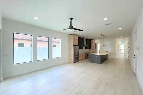 House in Orlando, Florida 4 bedrooms, 287.25 sq.m. № 1735095 - photo 16