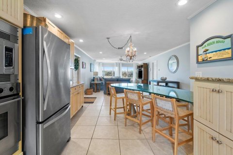 Condo in Stuart, Florida, 2 bedrooms № 2401220 - photo 3