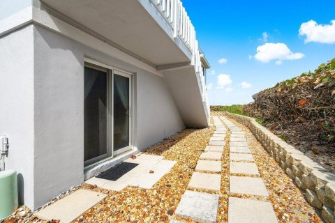 Condo in Stuart, Florida, 2 bedrooms № 2401220 - photo 23
