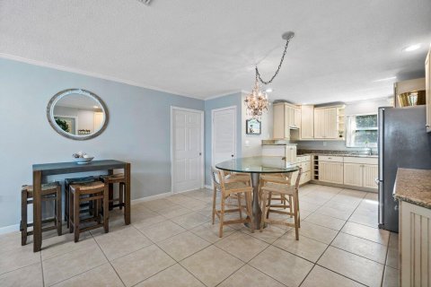 Condo in Stuart, Florida, 2 bedrooms № 2401220 - photo 6