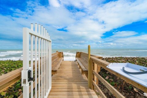 Condo in Stuart, Florida, 2 bedrooms № 2401220 - photo 25