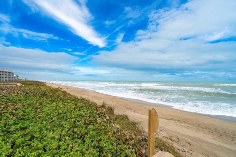 Condo in Stuart, Florida, 2 bedrooms № 2401220 - photo 26