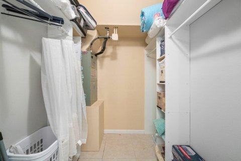 Condo in Stuart, Florida, 2 bedrooms № 2401220 - photo 17