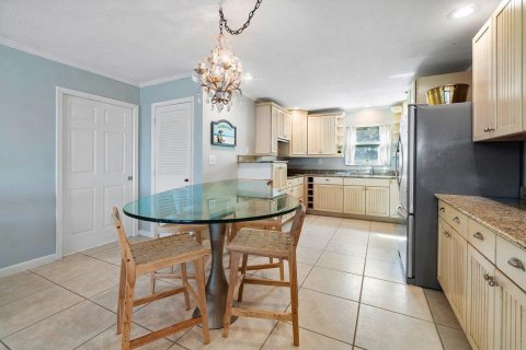 Condo in Stuart, Florida, 2 bedrooms № 2401220 - photo 4