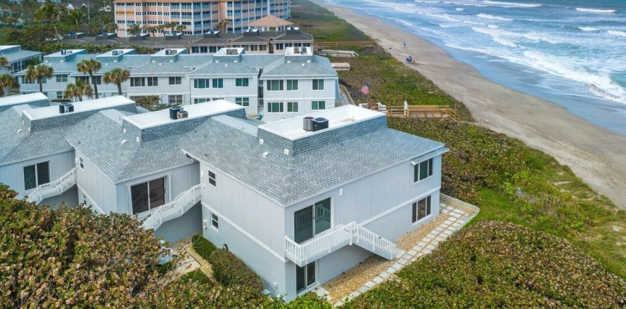 Condo in Stuart, Florida, 2 bedrooms № 2401220