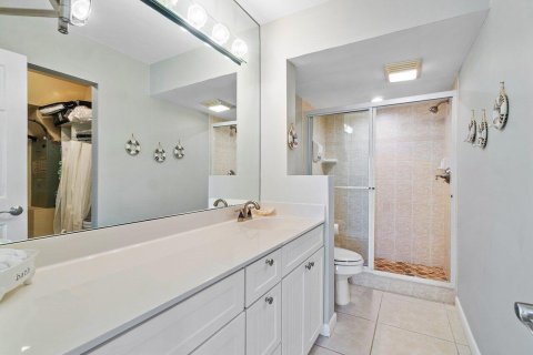 Condo in Stuart, Florida, 2 bedrooms № 2401220 - photo 16