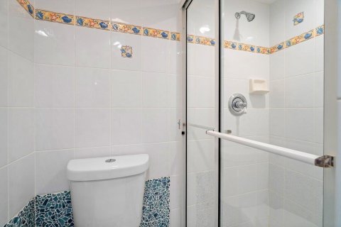 Condo in Stuart, Florida, 2 bedrooms № 2401220 - photo 21
