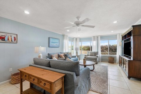 Condo in Stuart, Florida, 2 bedrooms № 2401220 - photo 10