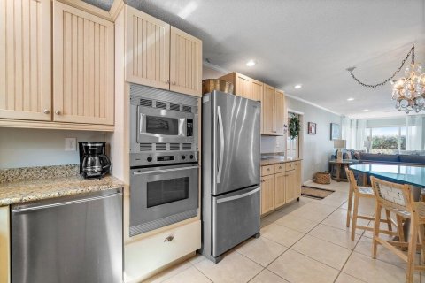 Condo in Stuart, Florida, 2 bedrooms № 2401220 - photo 7