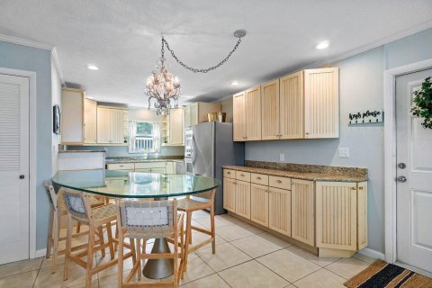 Condo in Stuart, Florida, 2 bedrooms № 2401220 - photo 8