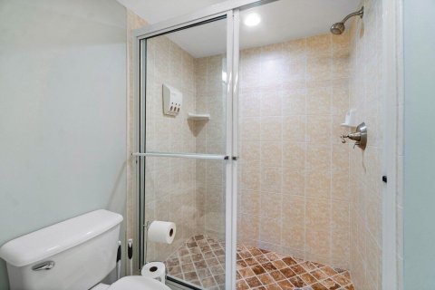Condo in Stuart, Florida, 2 bedrooms № 2401220 - photo 18