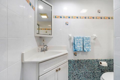 Condo in Stuart, Florida, 2 bedrooms № 2401220 - photo 20