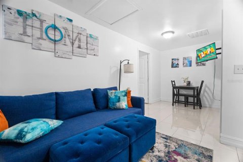 Casa en venta en Tampa, Florida, 5 dormitorios, 228.91 m2 № 2238998 - foto 22