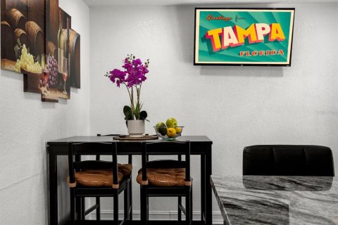 Casa en venta en Tampa, Florida, 5 dormitorios, 228.91 m2 № 2238998 - foto 10