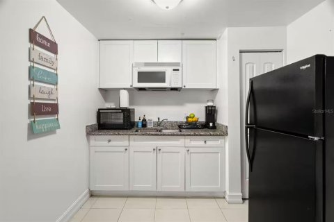 Casa en venta en Tampa, Florida, 5 dormitorios, 228.91 m2 № 2238998 - foto 25