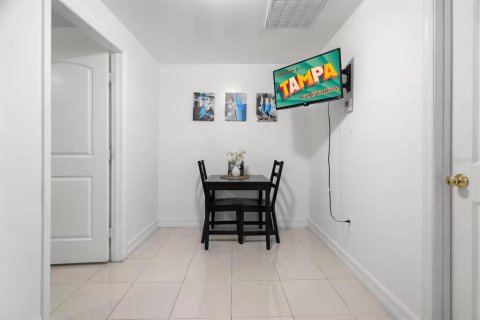 Casa en venta en Tampa, Florida, 5 dormitorios, 228.91 m2 № 2238998 - foto 26