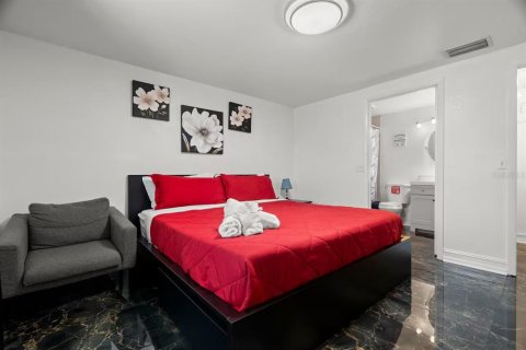 Casa en venta en Tampa, Florida, 5 dormitorios, 228.91 m2 № 2238998 - foto 13
