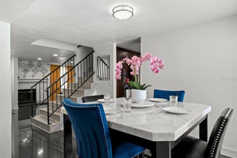 Casa en venta en Tampa, Florida, 5 dormitorios, 228.91 m2 № 2238998 - foto 6