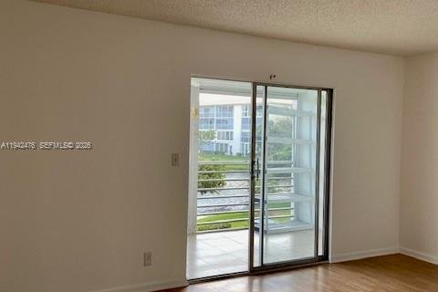 Condominio en venta en Coconut Creek, Florida, 1 dormitorio, 74.14 m2 № 1999970 - foto 11
