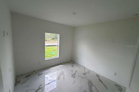 House in Lehigh Acres, Florida 3 bedrooms, 126.44 sq.m. № 2166774 - photo 11