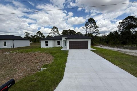 House in Lehigh Acres, Florida 3 bedrooms, 126.44 sq.m. № 2166774 - photo 3