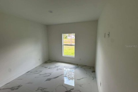 House in Lehigh Acres, Florida 3 bedrooms, 126.44 sq.m. № 2166774 - photo 13