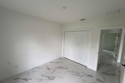 House in Lehigh Acres, Florida 3 bedrooms, 126.44 sq.m. № 2166774 - photo 10