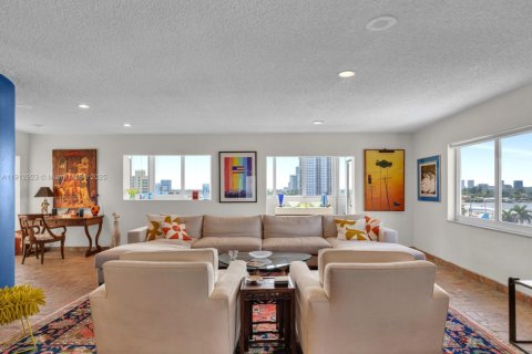 Condo in Hollywood, Florida, 3 bedrooms  № 1970232 - photo 9