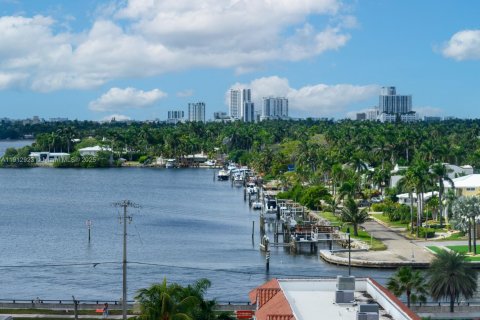 Condo in Hollywood, Florida, 3 bedrooms  № 1970232 - photo 10