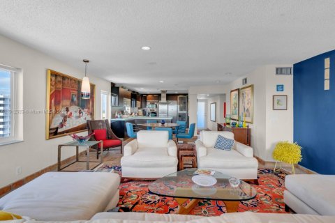 Condo in Hollywood, Florida, 3 bedrooms  № 1970232 - photo 14