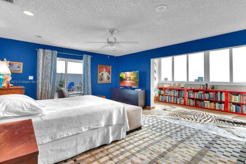 Condo in Hollywood, Florida, 3 bedrooms  № 1970232 - photo 20