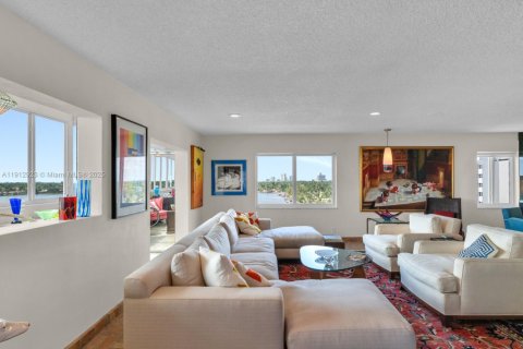 Condo in Hollywood, Florida, 3 bedrooms  № 1970232 - photo 15