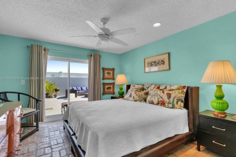 Condo in Hollywood, Florida, 3 bedrooms  № 1970232 - photo 25