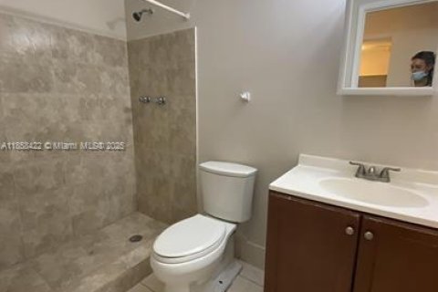 Condo in North Lauderdale, Florida, 2 bedrooms  № 1882535 - photo 8