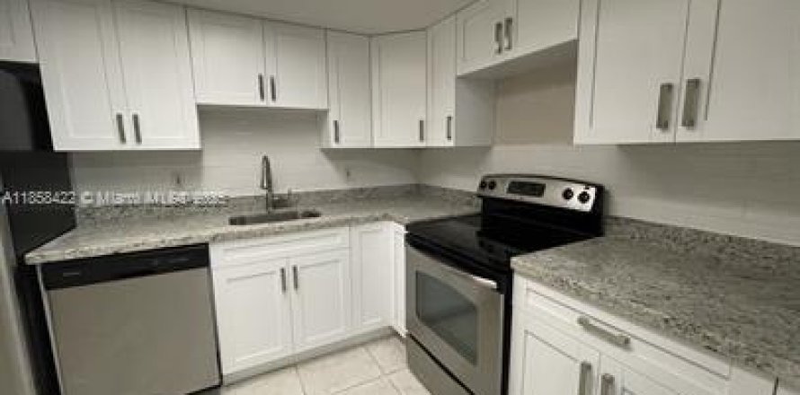 Condo in North Lauderdale, Florida, 2 bedrooms  № 1882535
