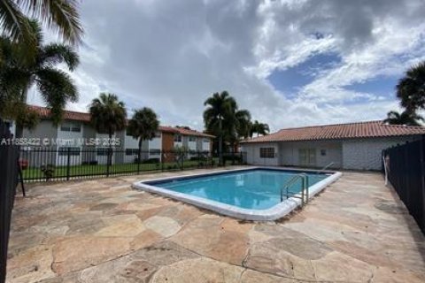 Condo in North Lauderdale, Florida, 2 bedrooms  № 1882535 - photo 16