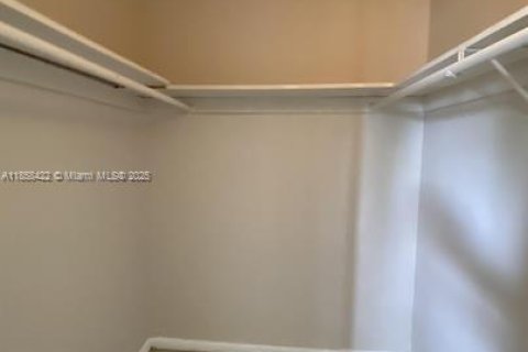 Condo in North Lauderdale, Florida, 2 bedrooms  № 1882535 - photo 13