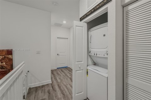 Touwnhouse à vendre à Miami, Floride: 3 chambres, 142.98 m2 № 2173205 - photo 19