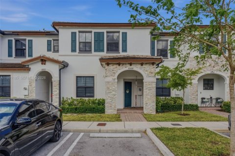 Touwnhouse à vendre à Miami, Floride: 3 chambres, 142.98 m2 № 2173205 - photo 2