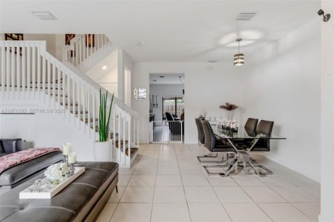 Touwnhouse à vendre à Miami, Floride: 3 chambres, 142.98 m2 № 2173205 - photo 8