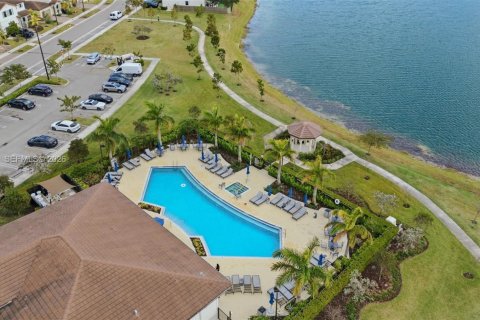Touwnhouse à vendre à Miami, Floride: 3 chambres, 142.98 m2 № 2173205 - photo 3