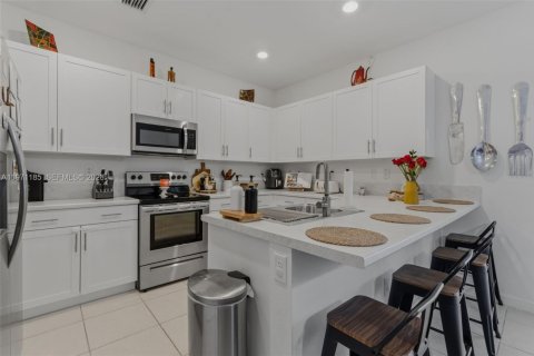Touwnhouse à vendre à Miami, Floride: 3 chambres, 142.98 m2 № 2173205 - photo 14