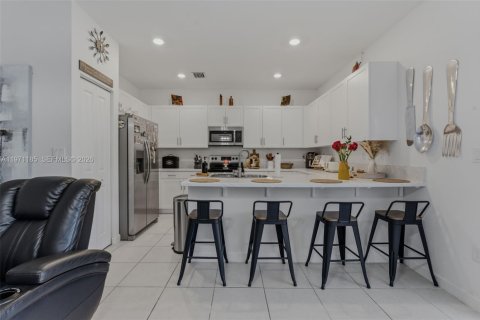 Touwnhouse à vendre à Miami, Floride: 3 chambres, 142.98 m2 № 2173205 - photo 13