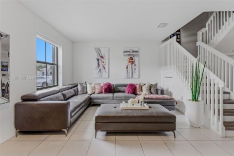 Touwnhouse à vendre à Miami, Floride: 3 chambres, 142.98 m2 № 2173205 - photo 6