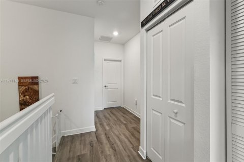 Touwnhouse à vendre à Miami, Floride: 3 chambres, 142.98 m2 № 2173205 - photo 21