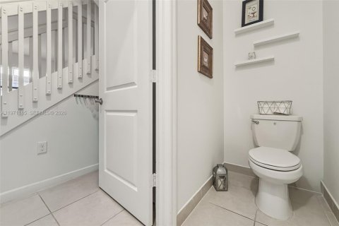 Touwnhouse à vendre à Miami, Floride: 3 chambres, 142.98 m2 № 2173205 - photo 18