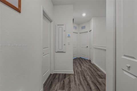 Touwnhouse à vendre à Miami, Floride: 3 chambres, 142.98 m2 № 2173205 - photo 20
