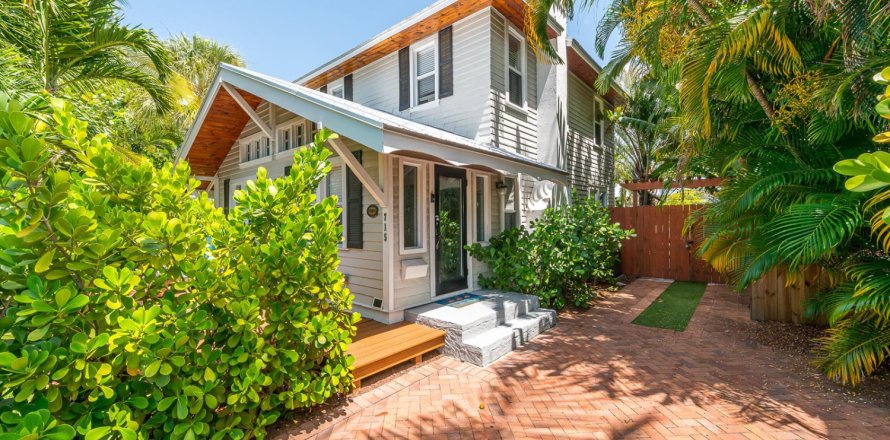 Villa ou maison à West Palm Beach, Floride 5 chambres, 219.81 m2 № 2082268